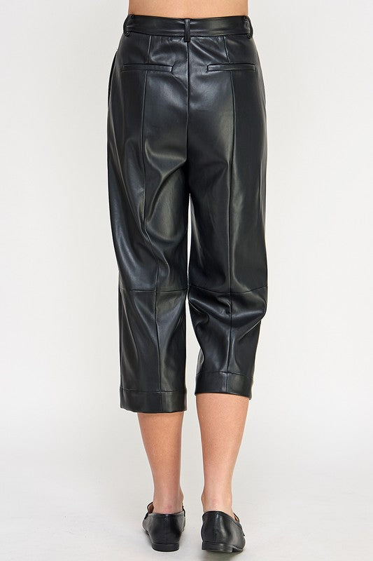CROPPED PLEATHER PANTS