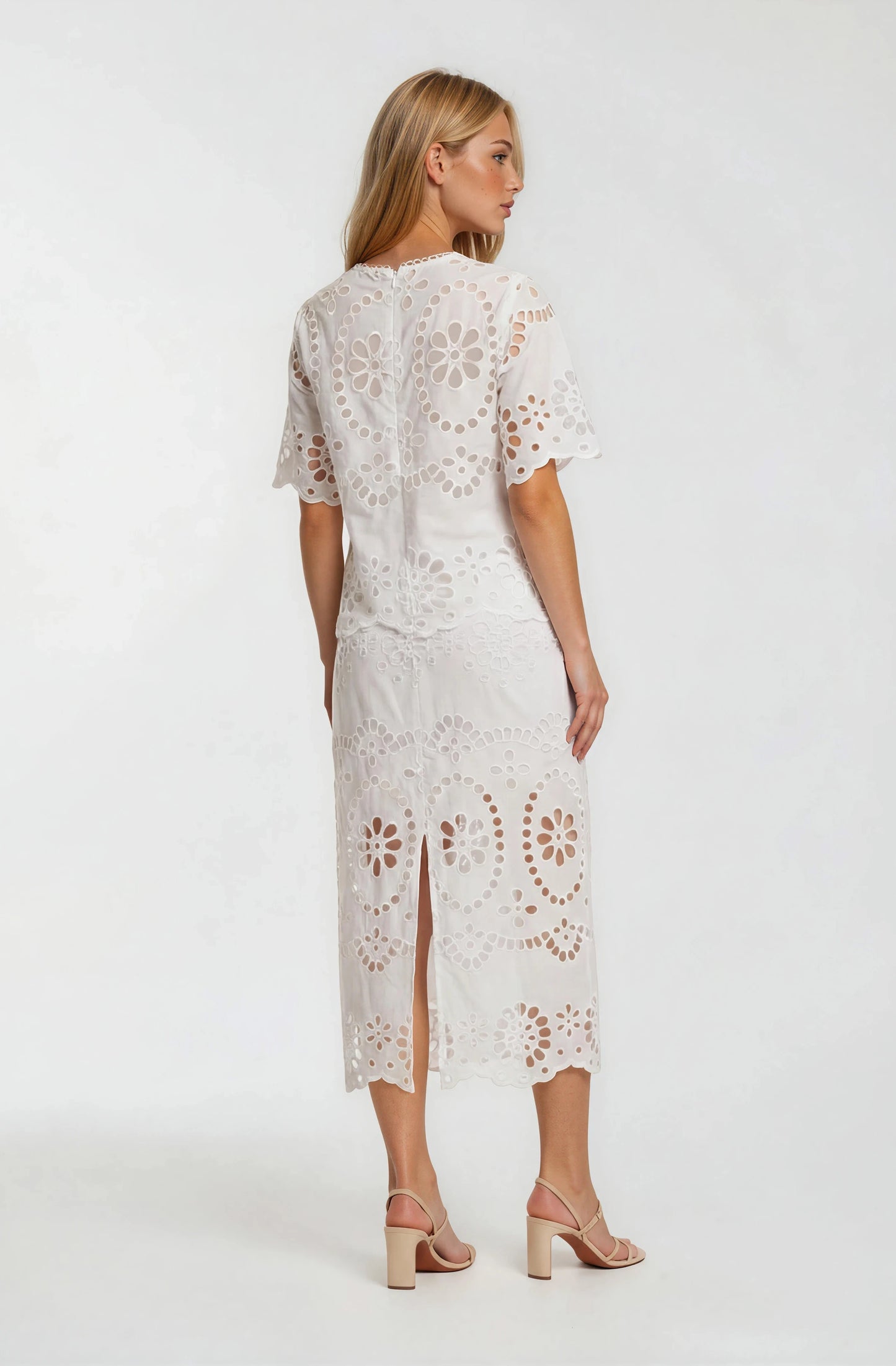 EMBROIDERED TOP