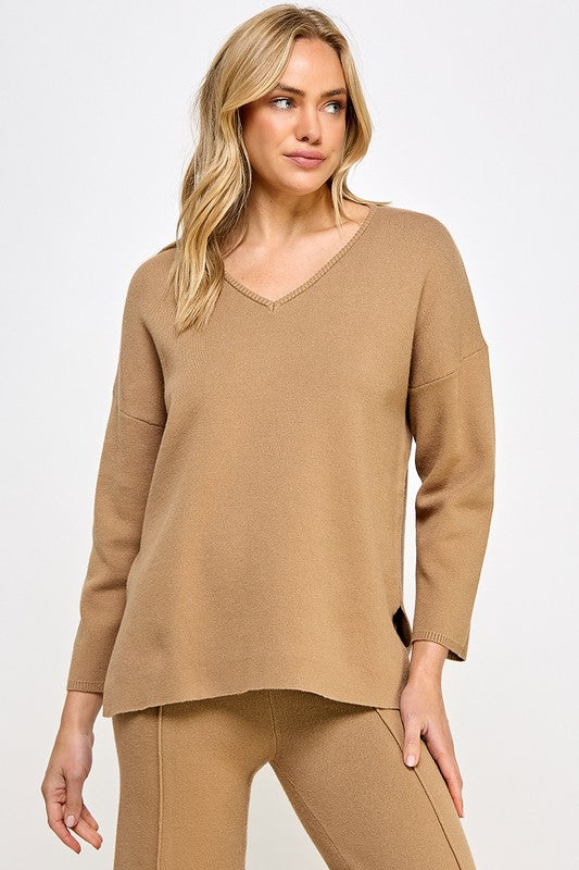 V-NECK LOOSE FIT PULLOVER