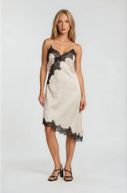 LACE TRIM DETAIL DRESS