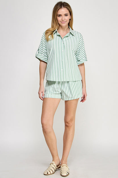LOOSE FIT STRIPED SHORTS
